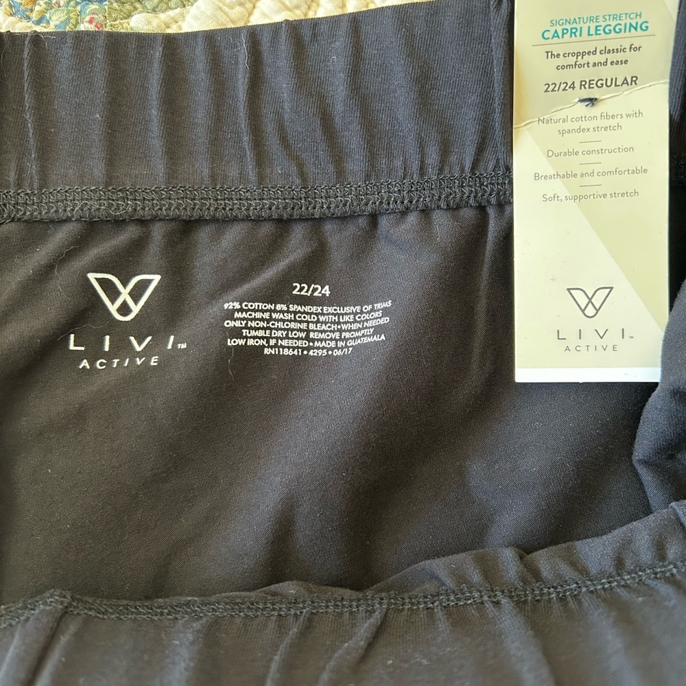 Livi Active Signature Stretch Capri Leggings - Black.  Nicer than picture.